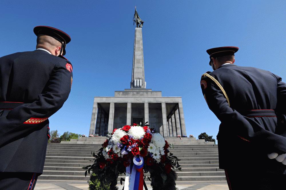 President commemorates the Day of Victory over Fascism at Slavín 