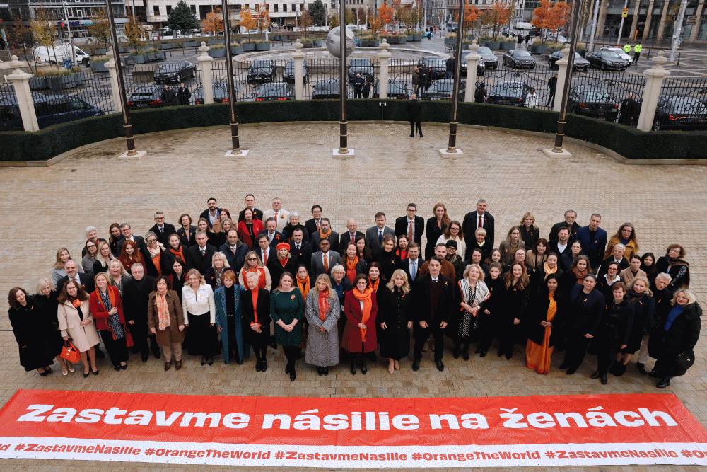 Prezidentka s osobnosťami vyzvali na zastavenie násilia na ženách 