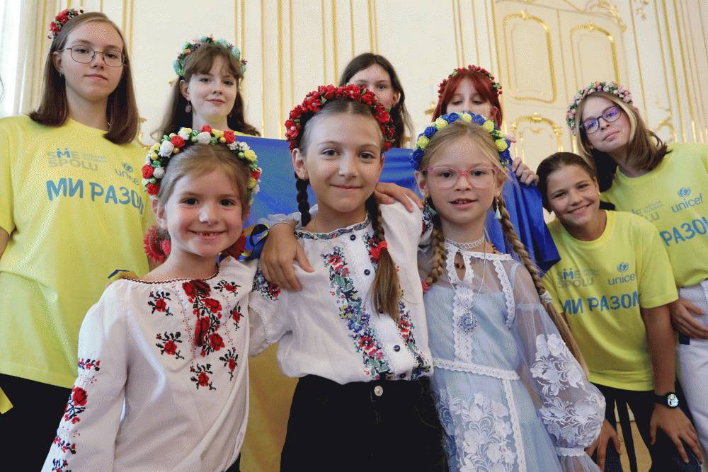 President meets children from Ukraine who have found a new home in our country